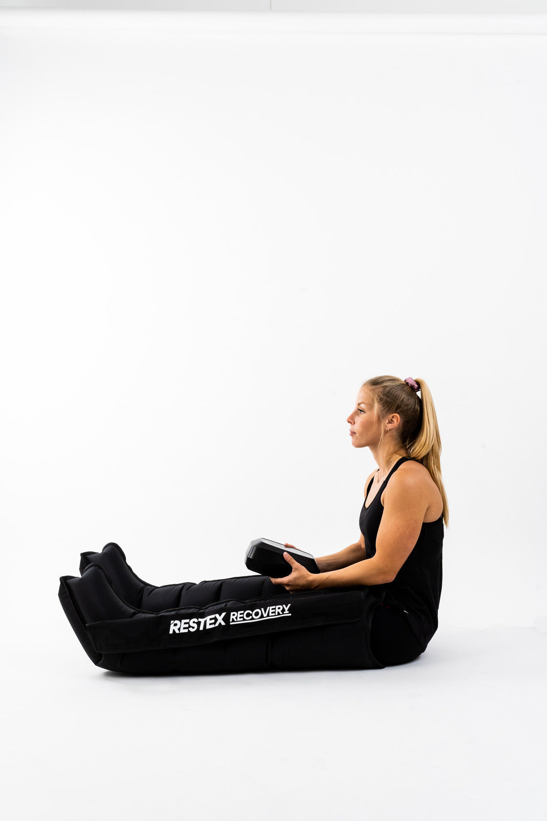 Séance de drainage lymphatique à domicile avec bottes Restex Recovery